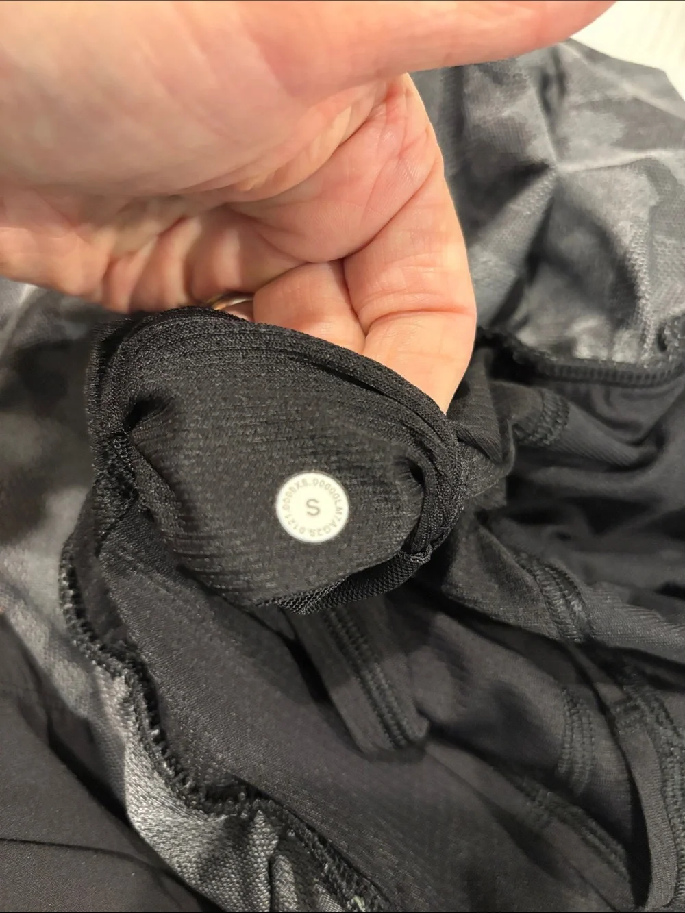 Lululemon Men’s Camo Looking Shorts Small - Picture 5 of 6